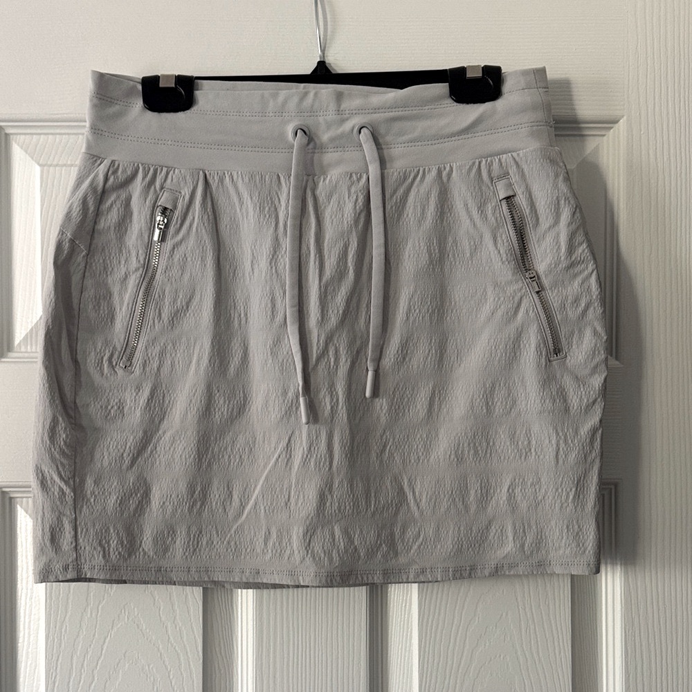 Athleta Trekkie Light Gray Skirt